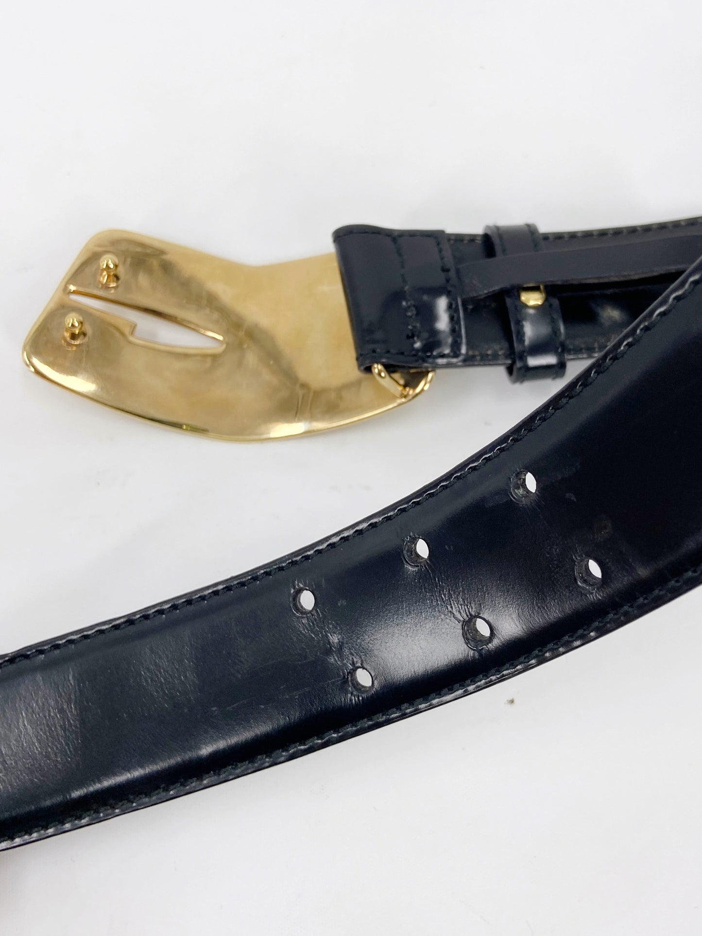 Gucci Fall 1996 Tom Ford Small Gold Logo Black Belt 26