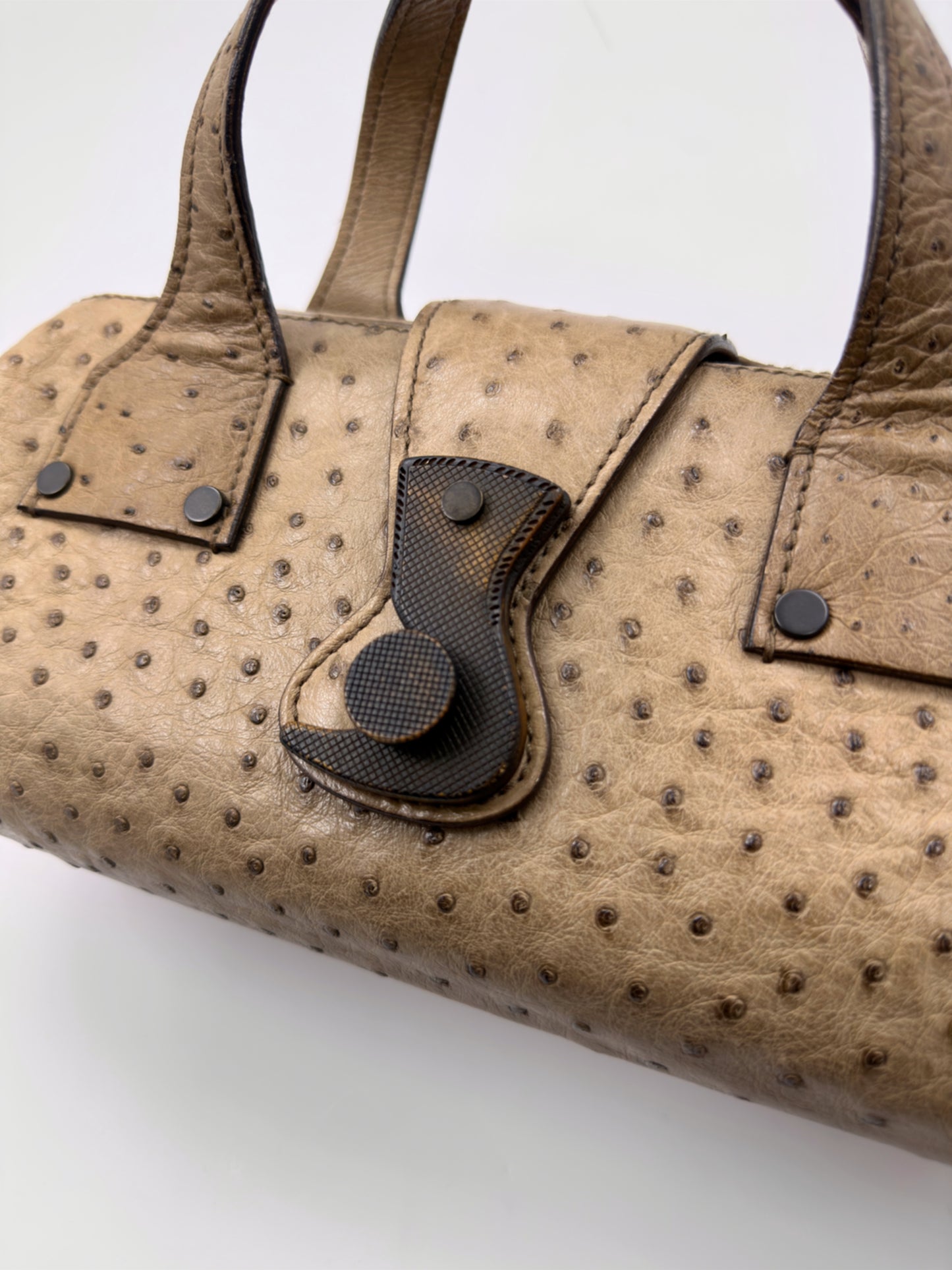 Gucci Fall 2002 Tom Ford Light Bark Beige Ostrich Leather Wooden Hook Doctors Bag Handbag