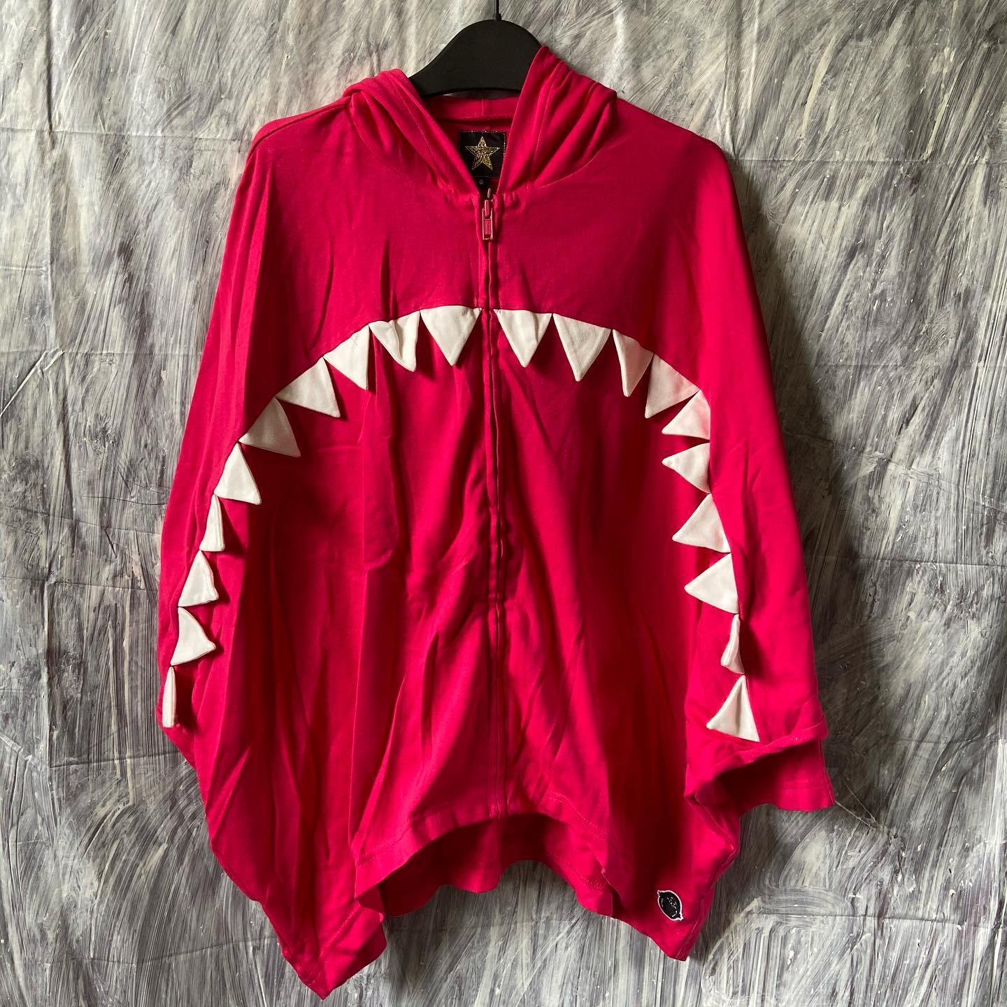 20471120 hyoma shark eyeholes hood jacket Size s