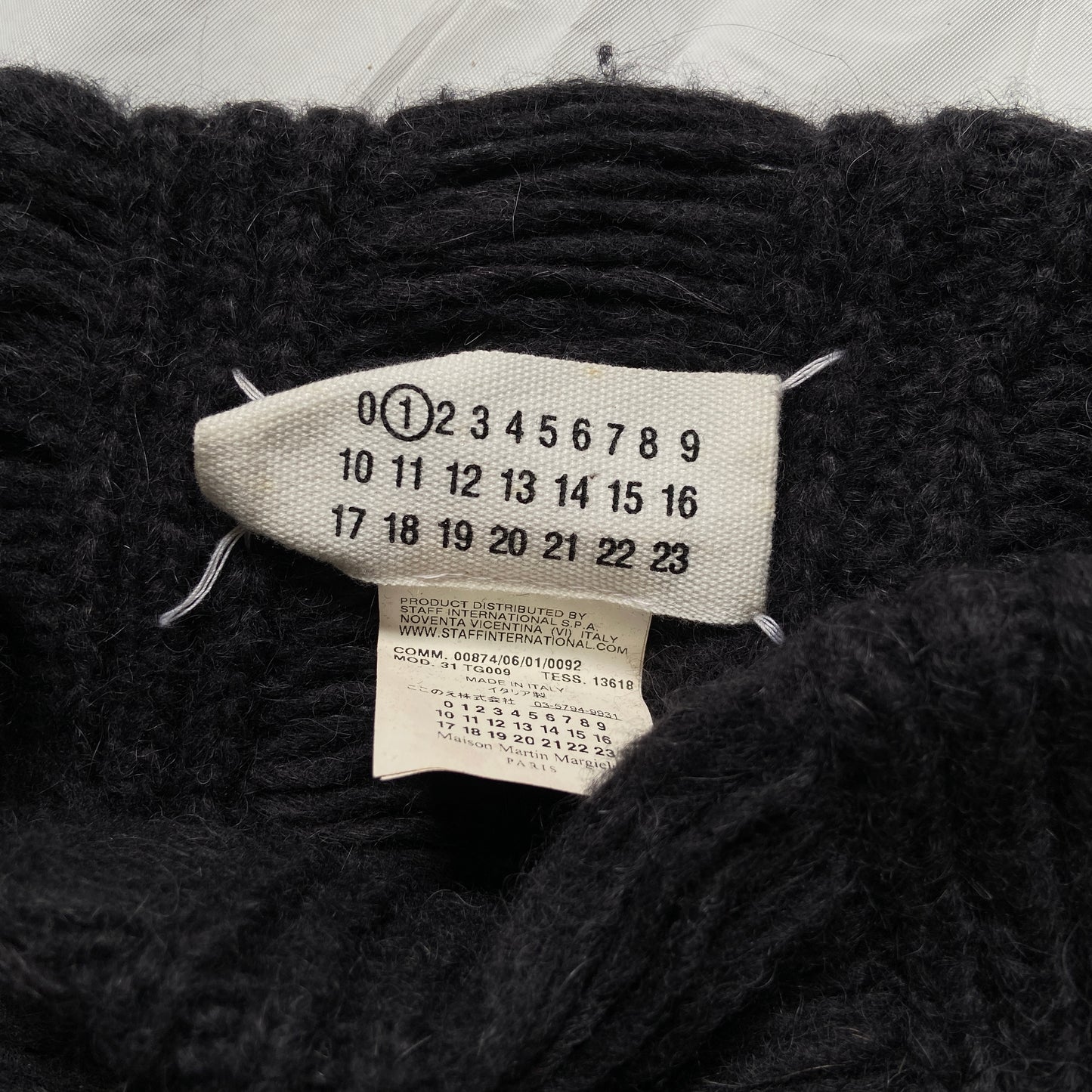 Maison Martin Margiela Fall 2009 logo spider alpaca wool knit neckwarmer scarf snood