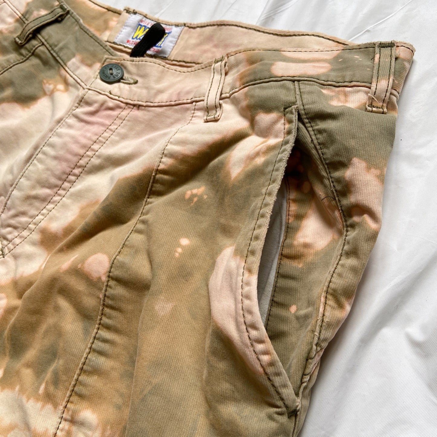 W< acid-dyed shorts