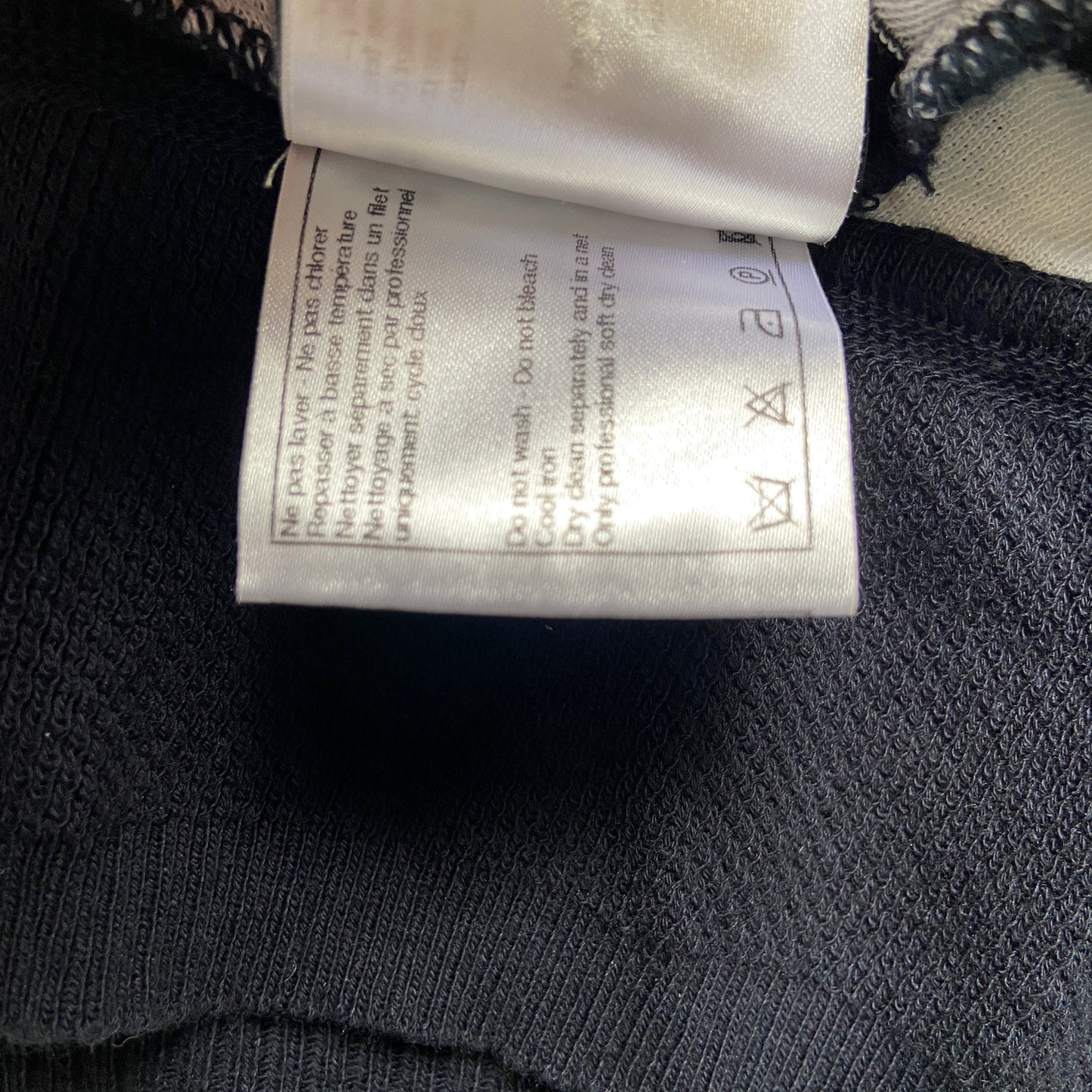 CHANEL 2010 p37 navy/white logo knit vest 38