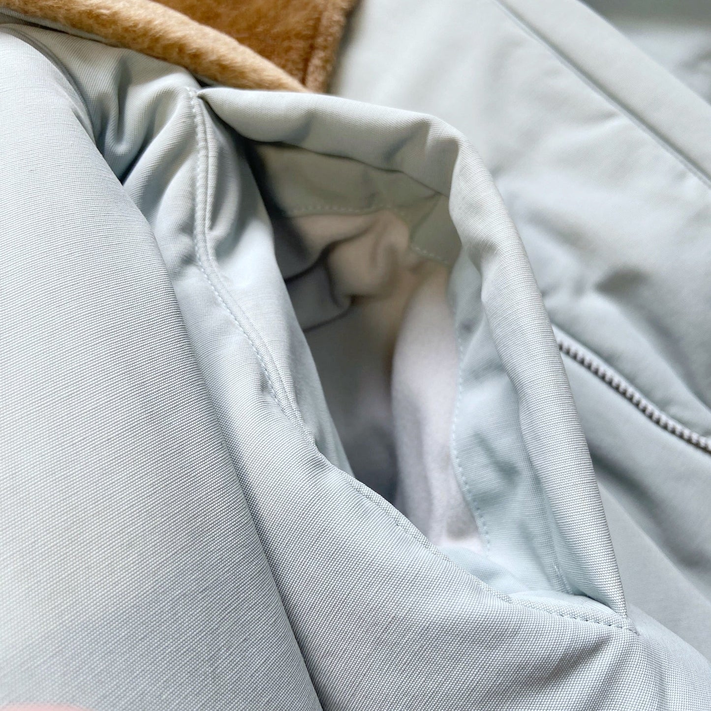 Chanel fall 2001 cropped ski jacket with fur lining 38