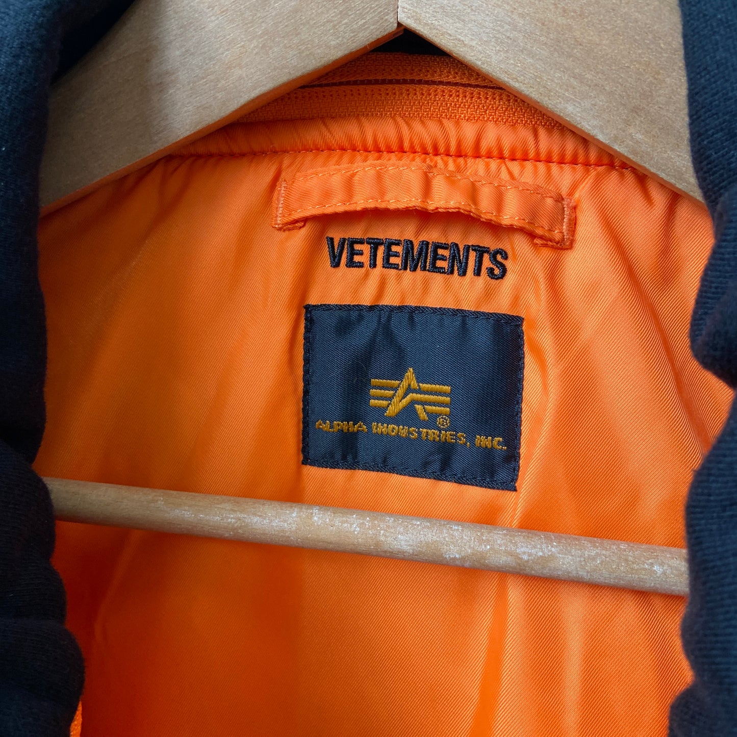 Vetements alpha industries black/orange reversible oversized bomber jacket L