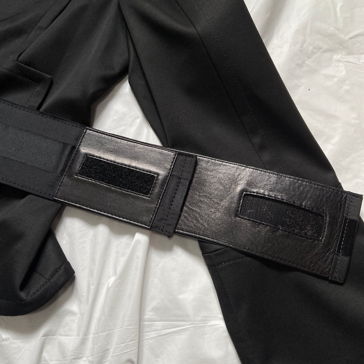 Gucci Tom Ford 2004 fall black leather belt jacket flared sleeves