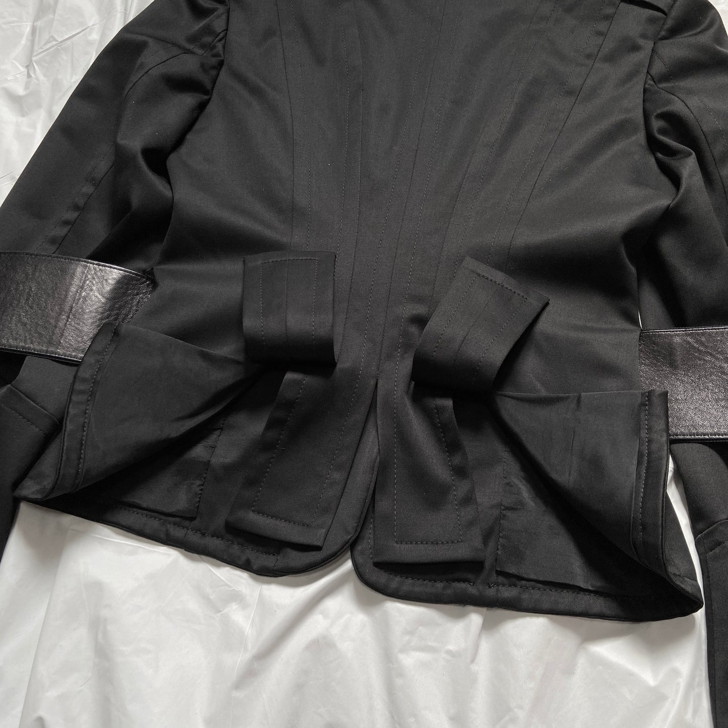 Gucci Tom Ford 2004 fall black leather belt jacket flared sleeves