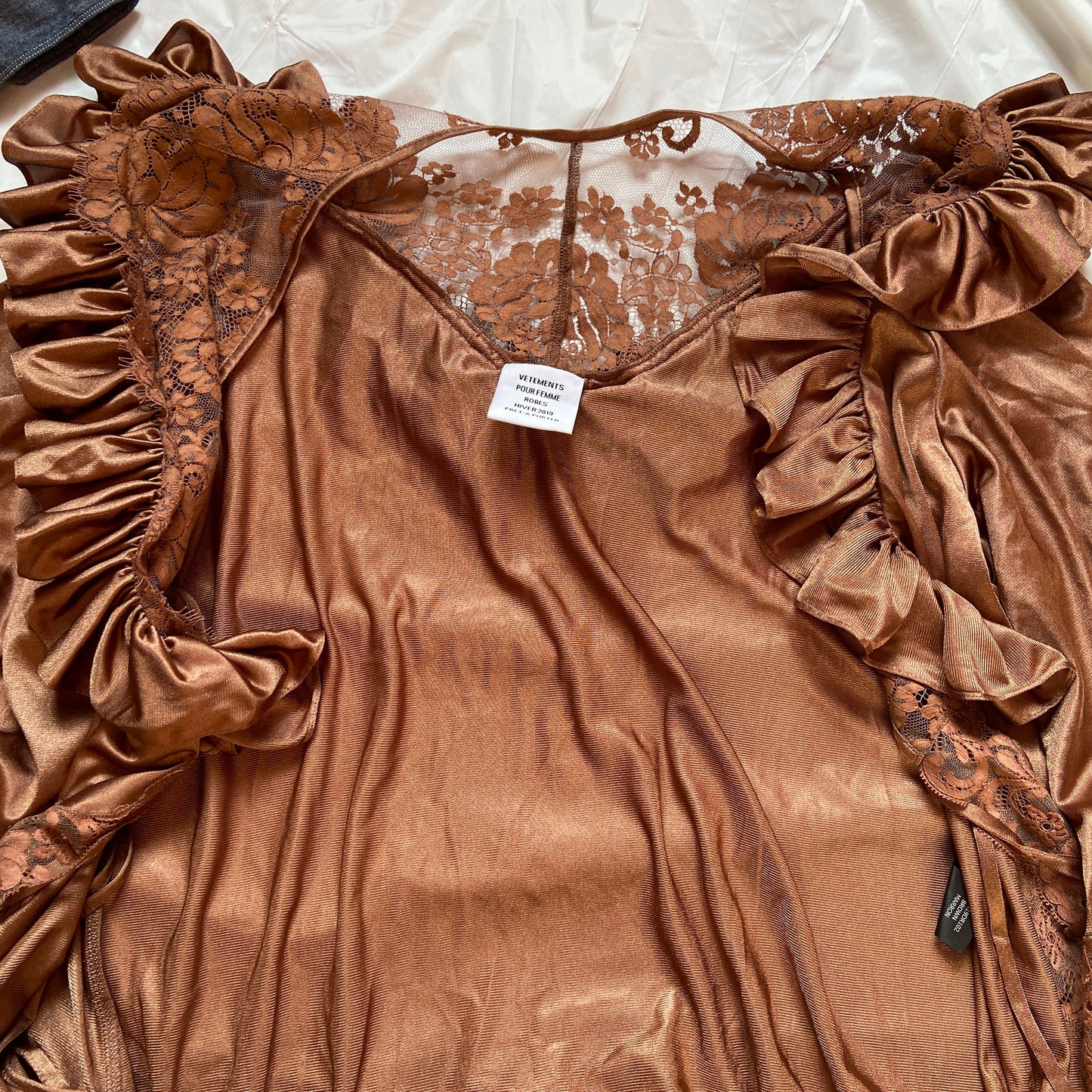 Vetements fall 2019 demna metallic brown floral ruffles lace robe dress