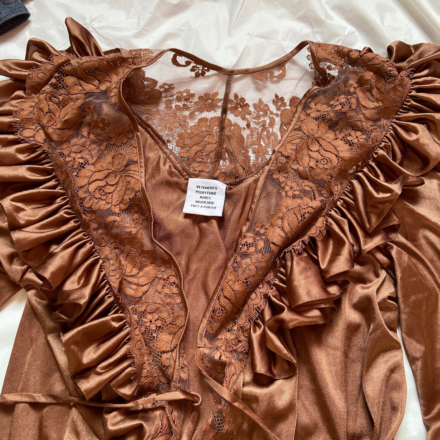 Vetements fall 2019 demna metallic brown floral ruffles lace robe dress