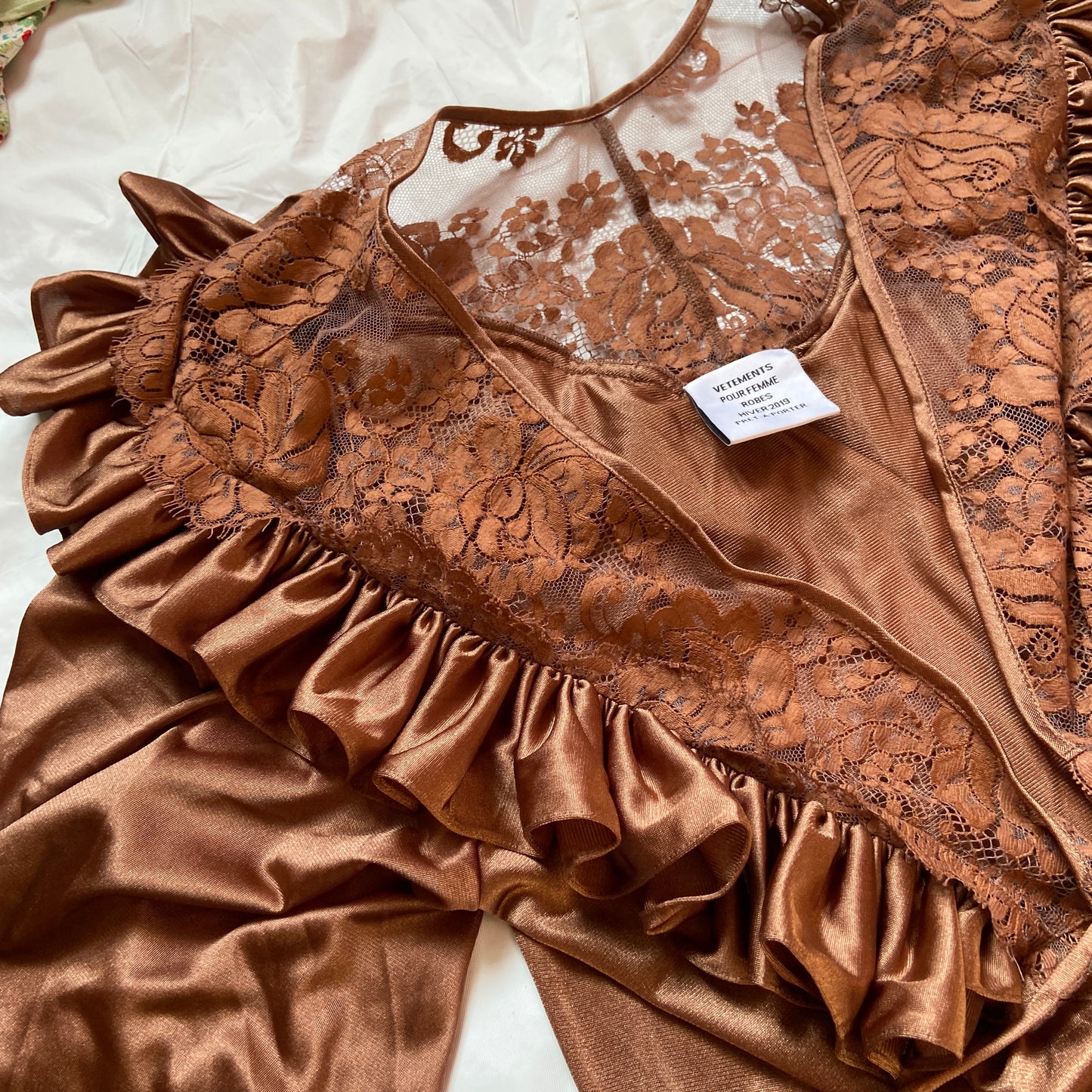 Vetements fall 2019 demna metallic brown floral ruffles lace robe dress