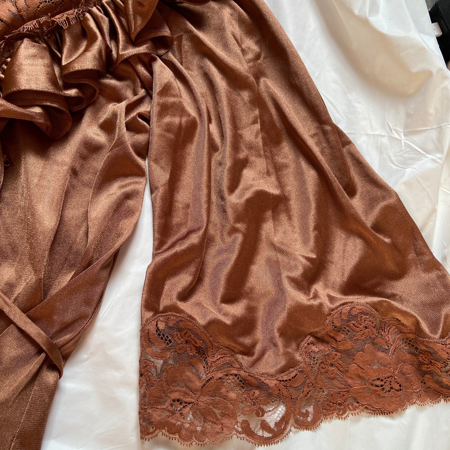 Vetements fall 2019 demna metallic brown floral ruffles lace robe dress