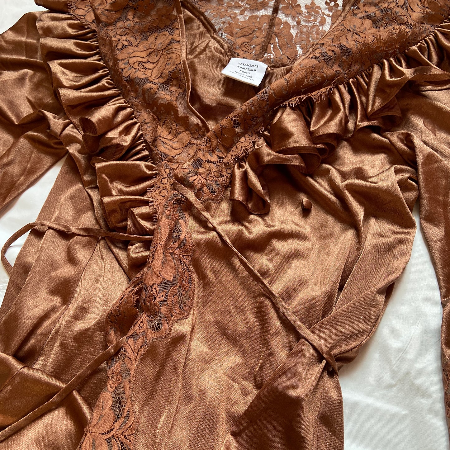 Vetements fall 2019 demna metallic brown floral ruffles lace robe dress