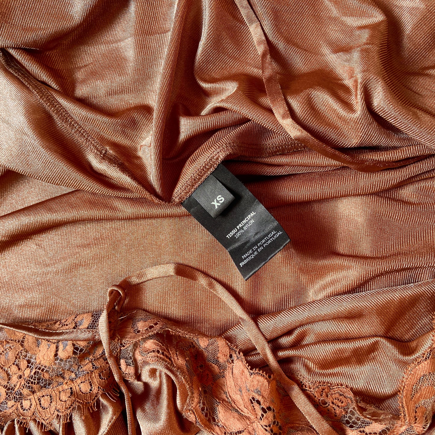 Vetements fall 2019 demna metallic brown floral ruffles lace robe dress