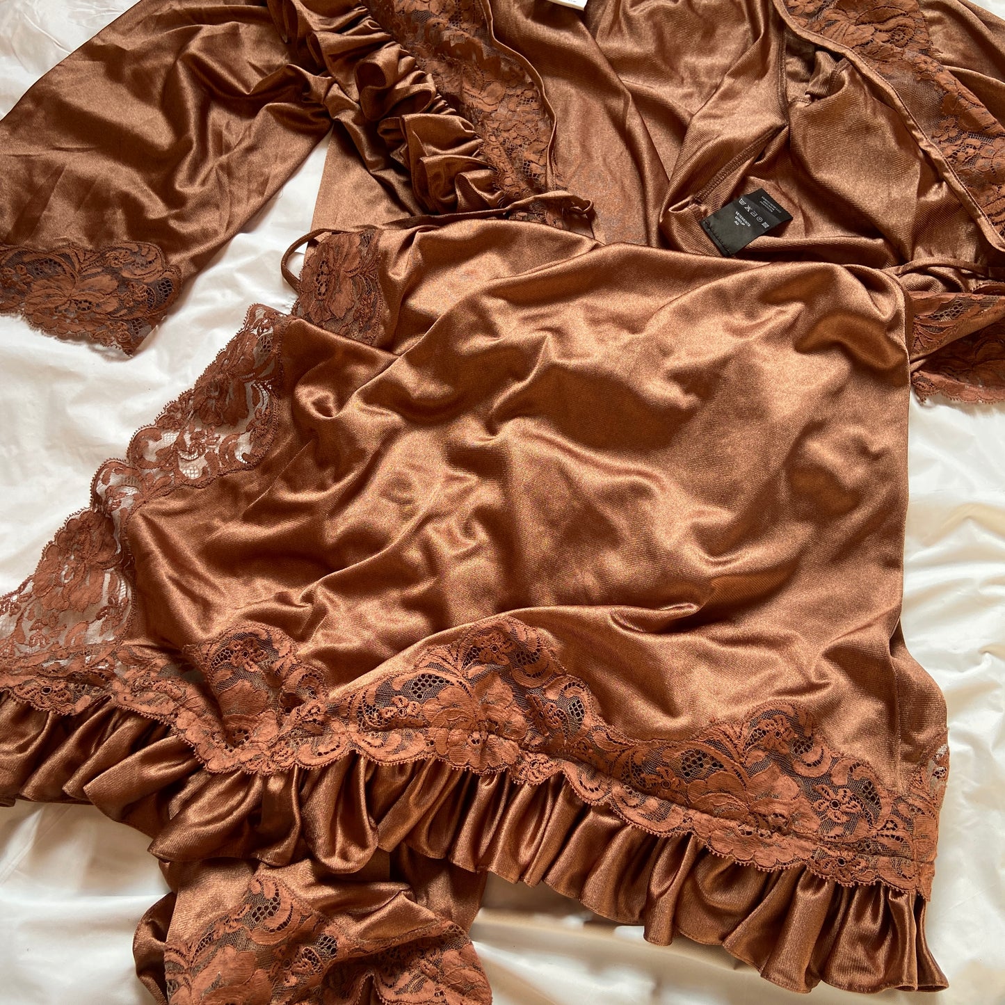 Vetements fall 2019 demna metallic brown floral ruffles lace robe dress