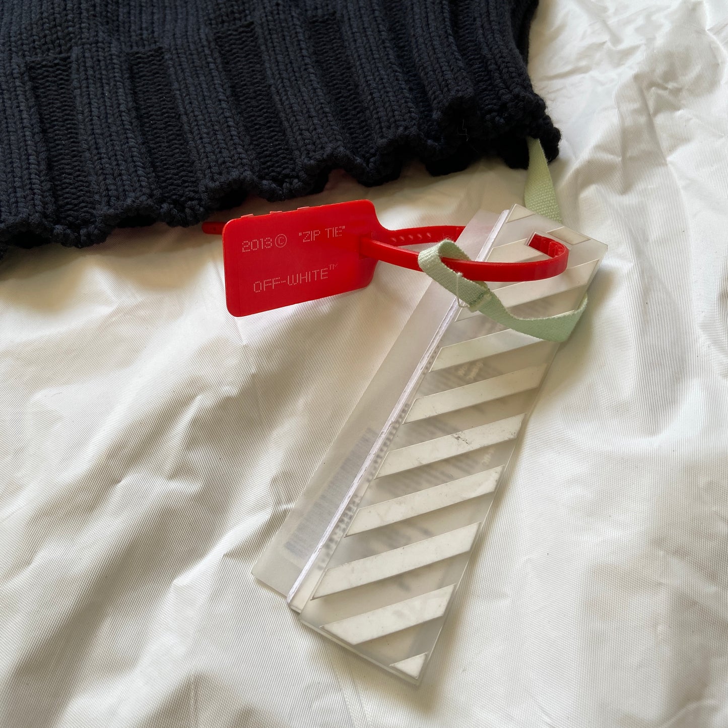 Off white spring 2017 scorpion mens red black cable knit sweater M