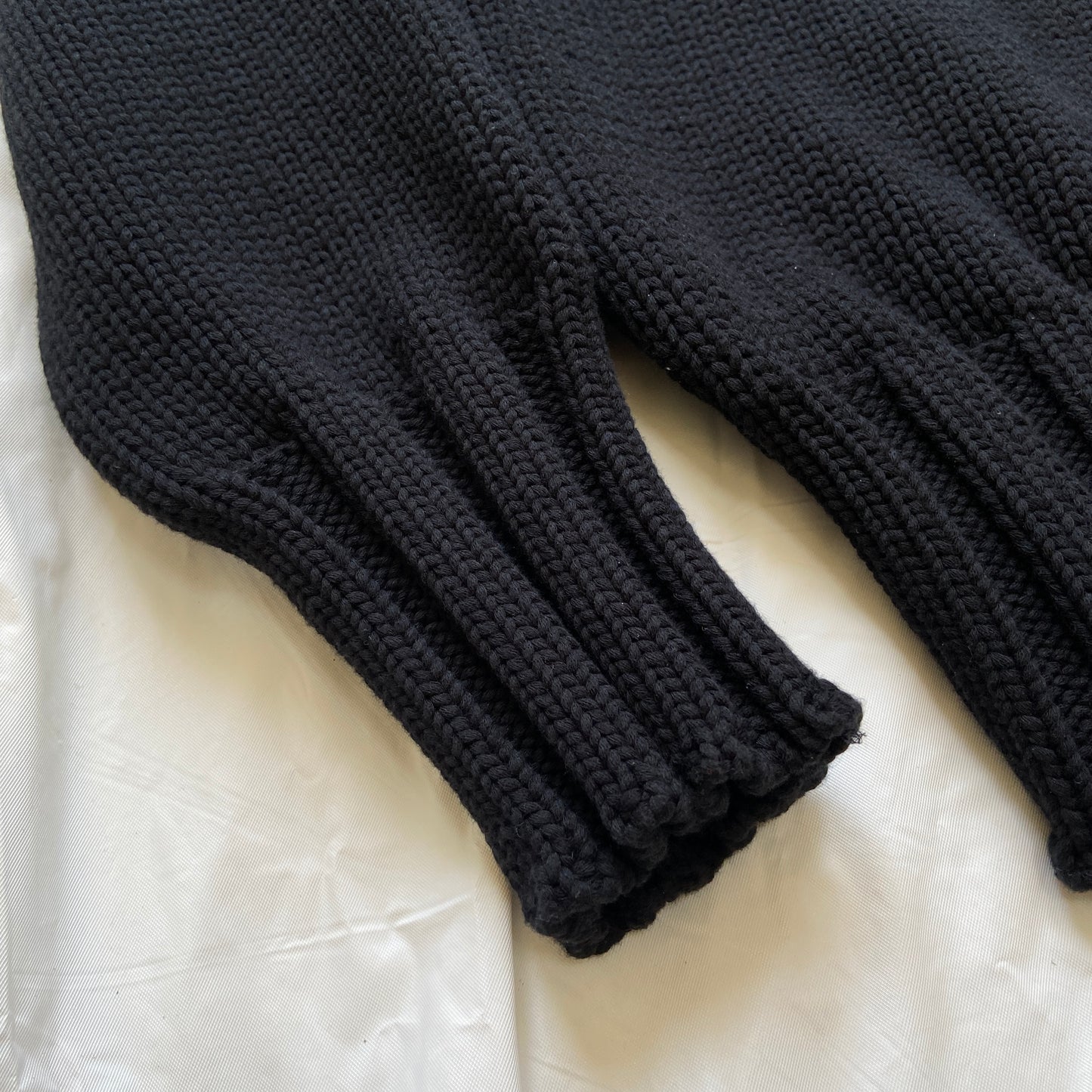 Off white spring 2017 scorpion mens red black cable knit sweater M