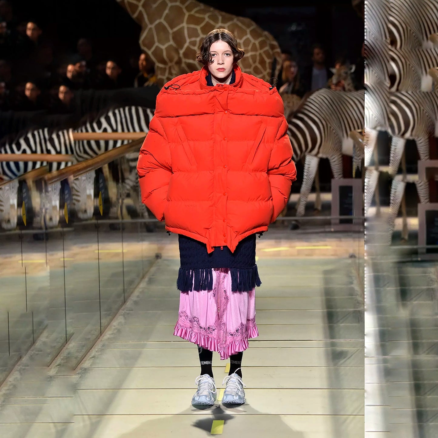 Vetements fall 2019 demna metallic brown floral ruffles lace robe dress