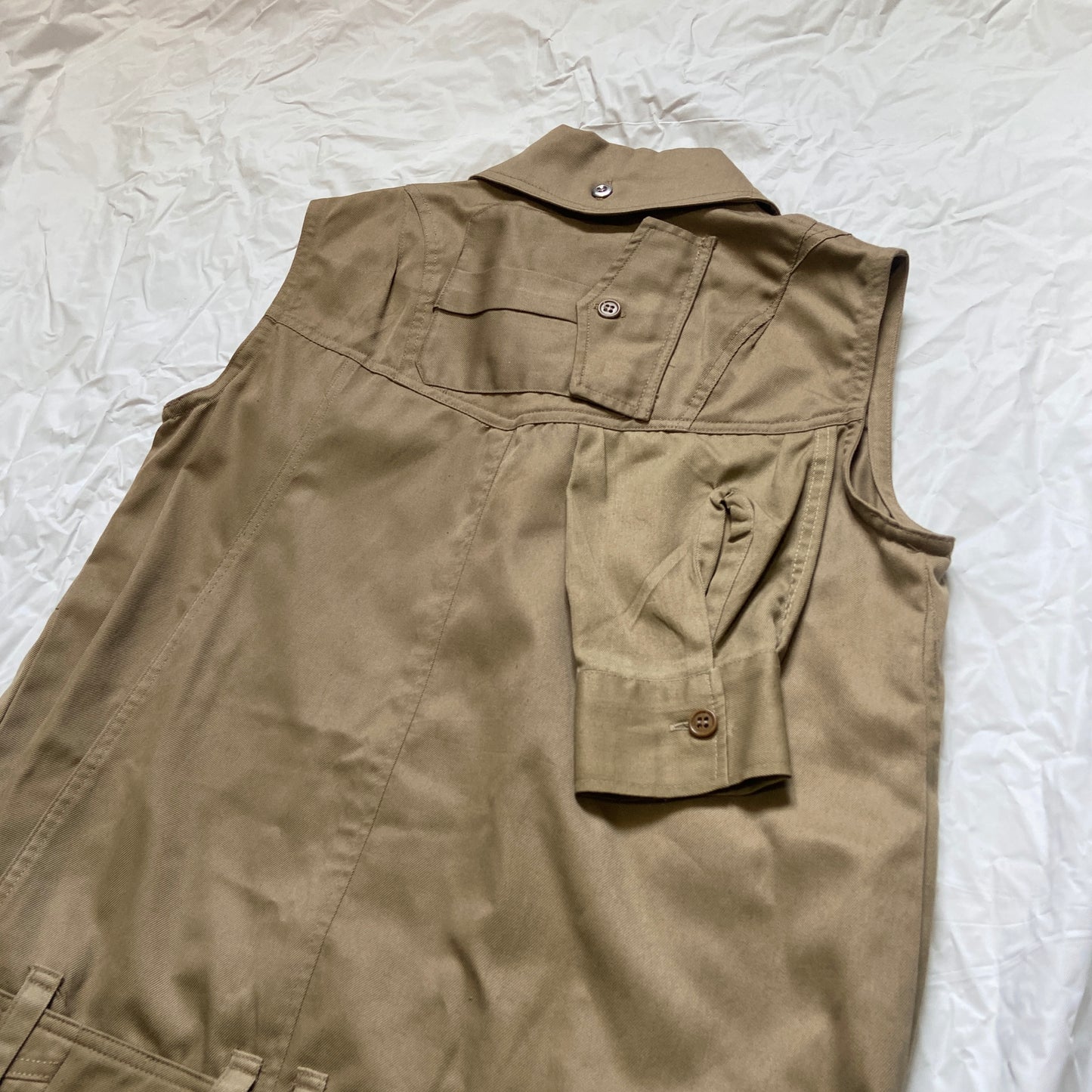 20471120 paper khaki rebuilt pleated shirt vest