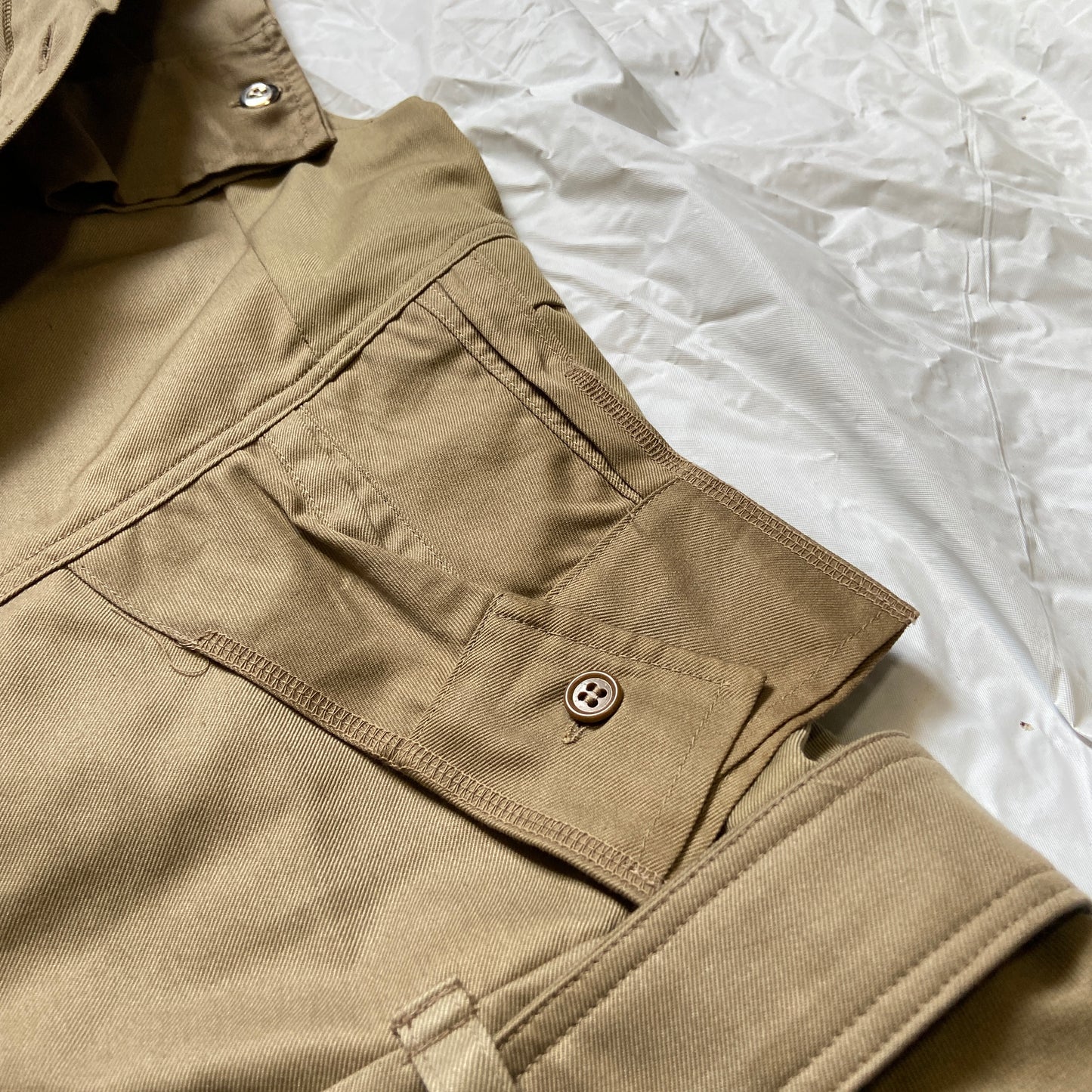 20471120 paper khaki rebuilt pleated shirt vest