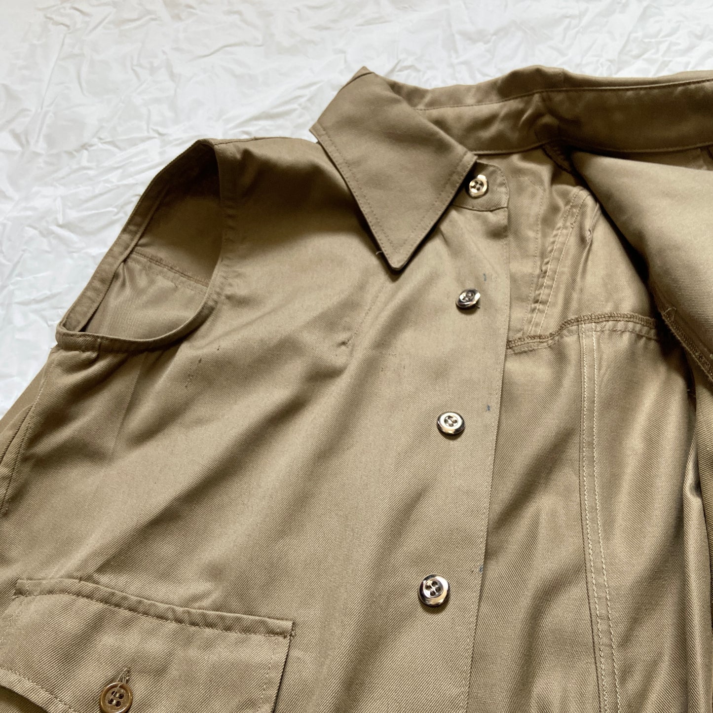 20471120 paper khaki rebuilt pleated shirt vest