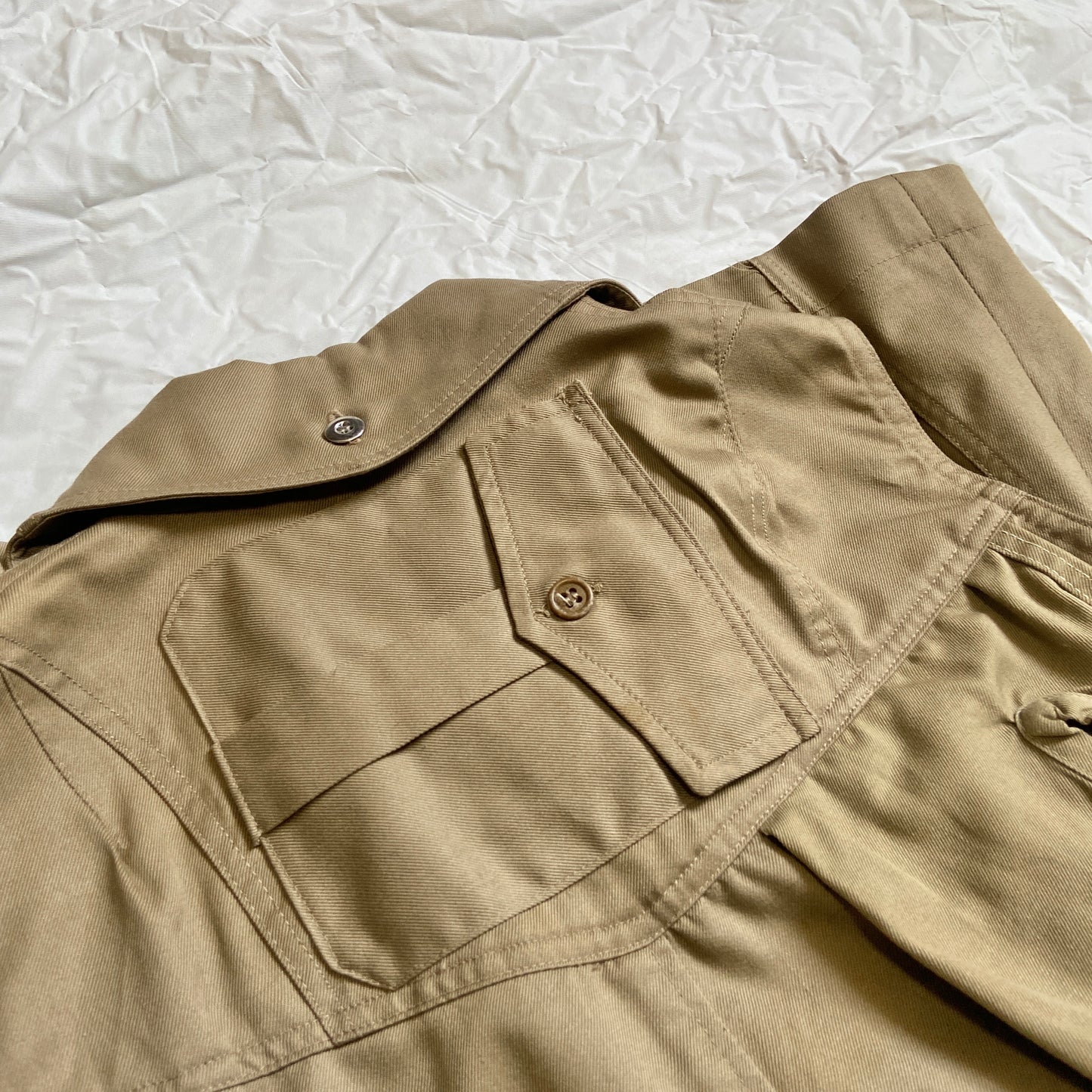 20471120 paper khaki rebuilt pleated shirt vest