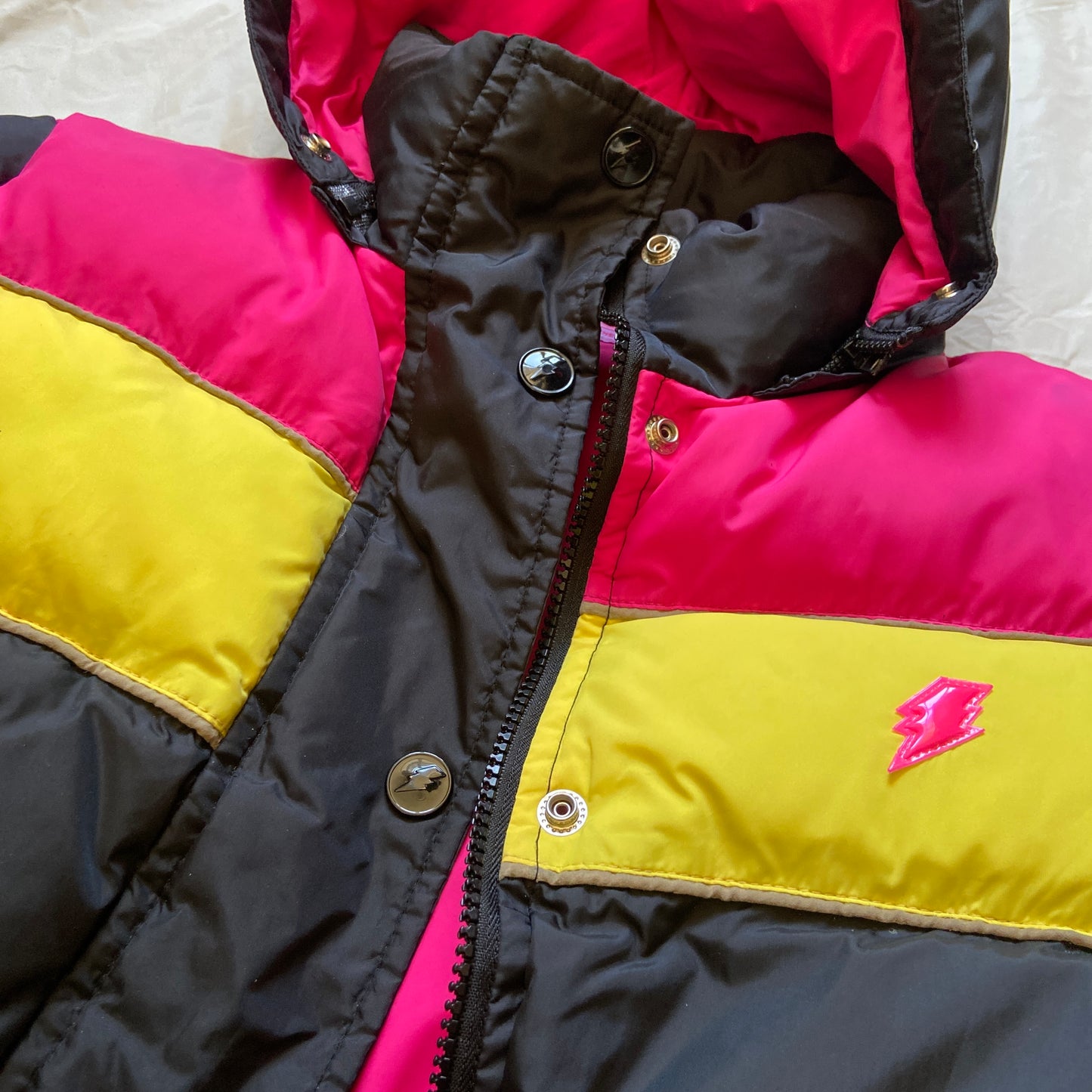 W< "KISS THE FUTURE" goose down puffer jacket with hood M