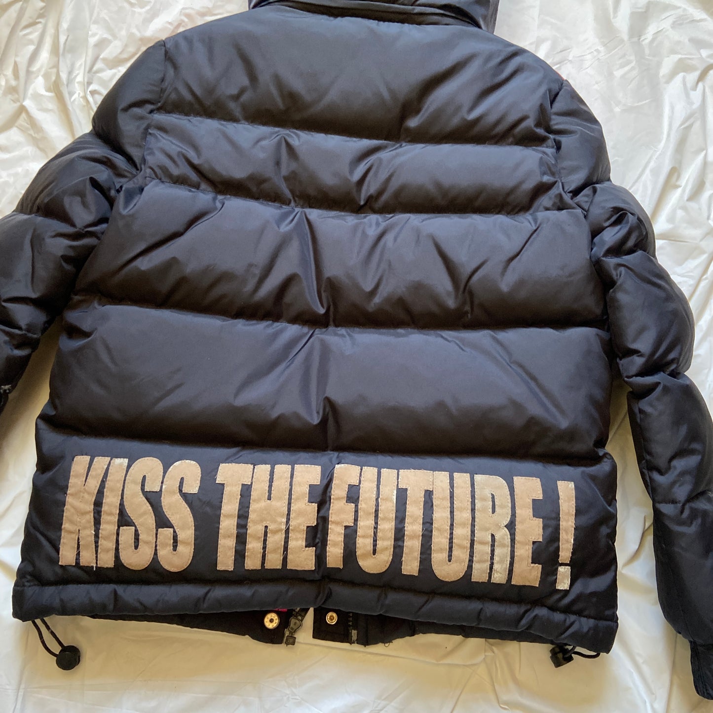 W< "KISS THE FUTURE" goose down puffer jacket with hood M