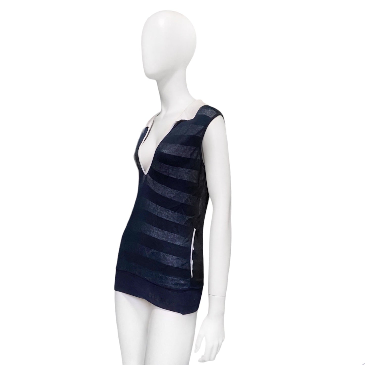 CHANEL 2010 p37 navy/white logo knit vest 38