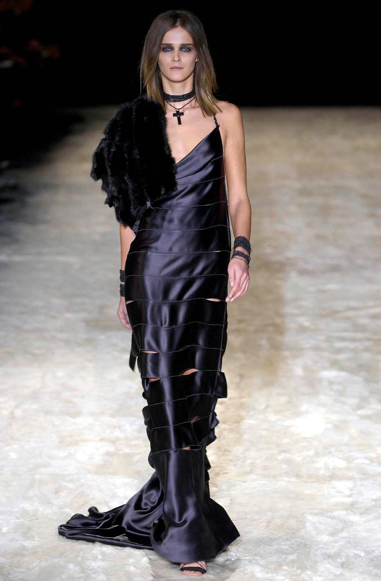 FINALE Gucci Fall 2002 Tom Ford Black Fitch Fur Pelt Stole with Leather & Silk Satin Ribbons