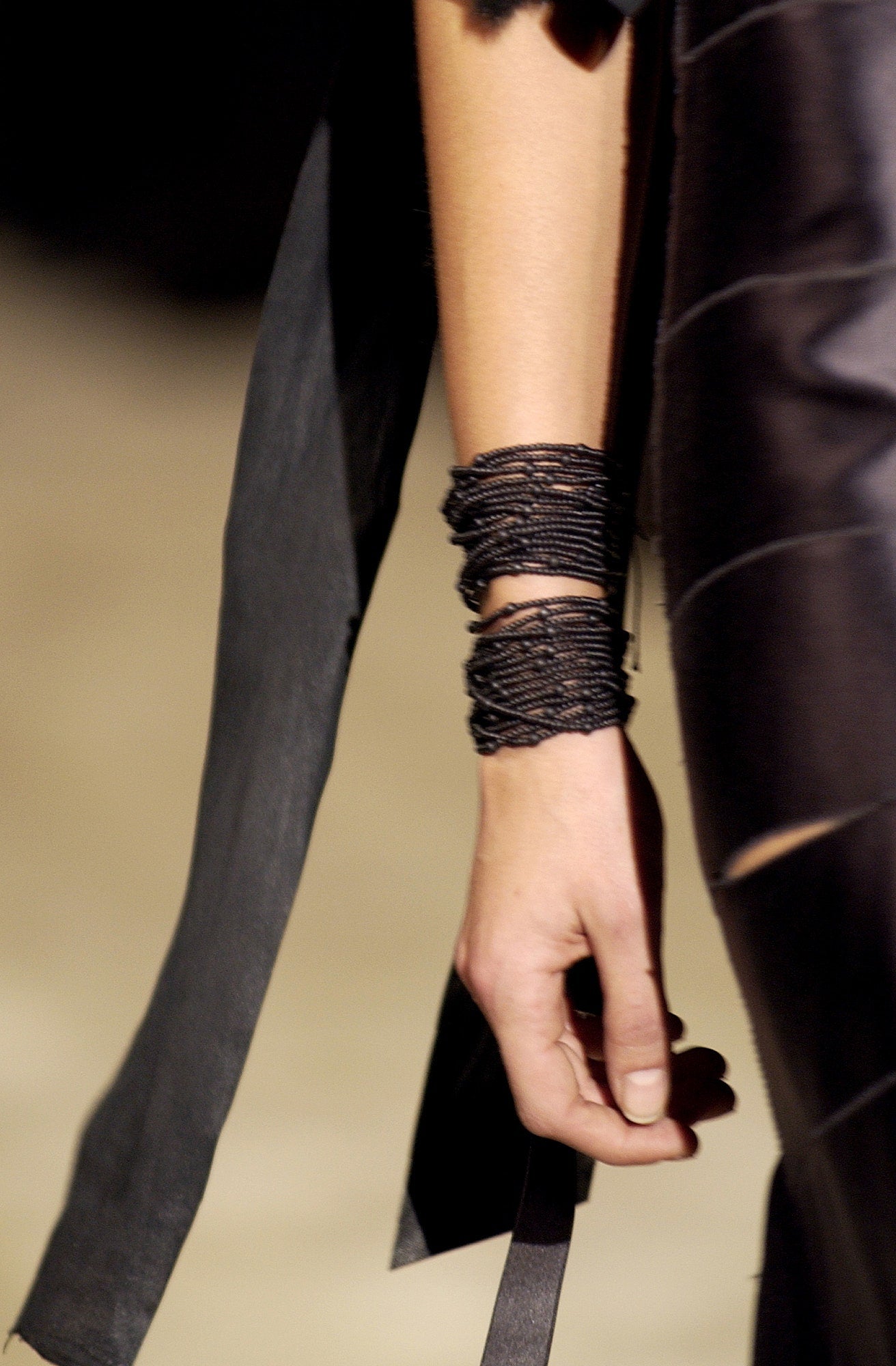 FINALE Gucci Fall 2002 Tom Ford Black Fitch Fur Pelt Stole with Leather & Silk Satin Ribbons