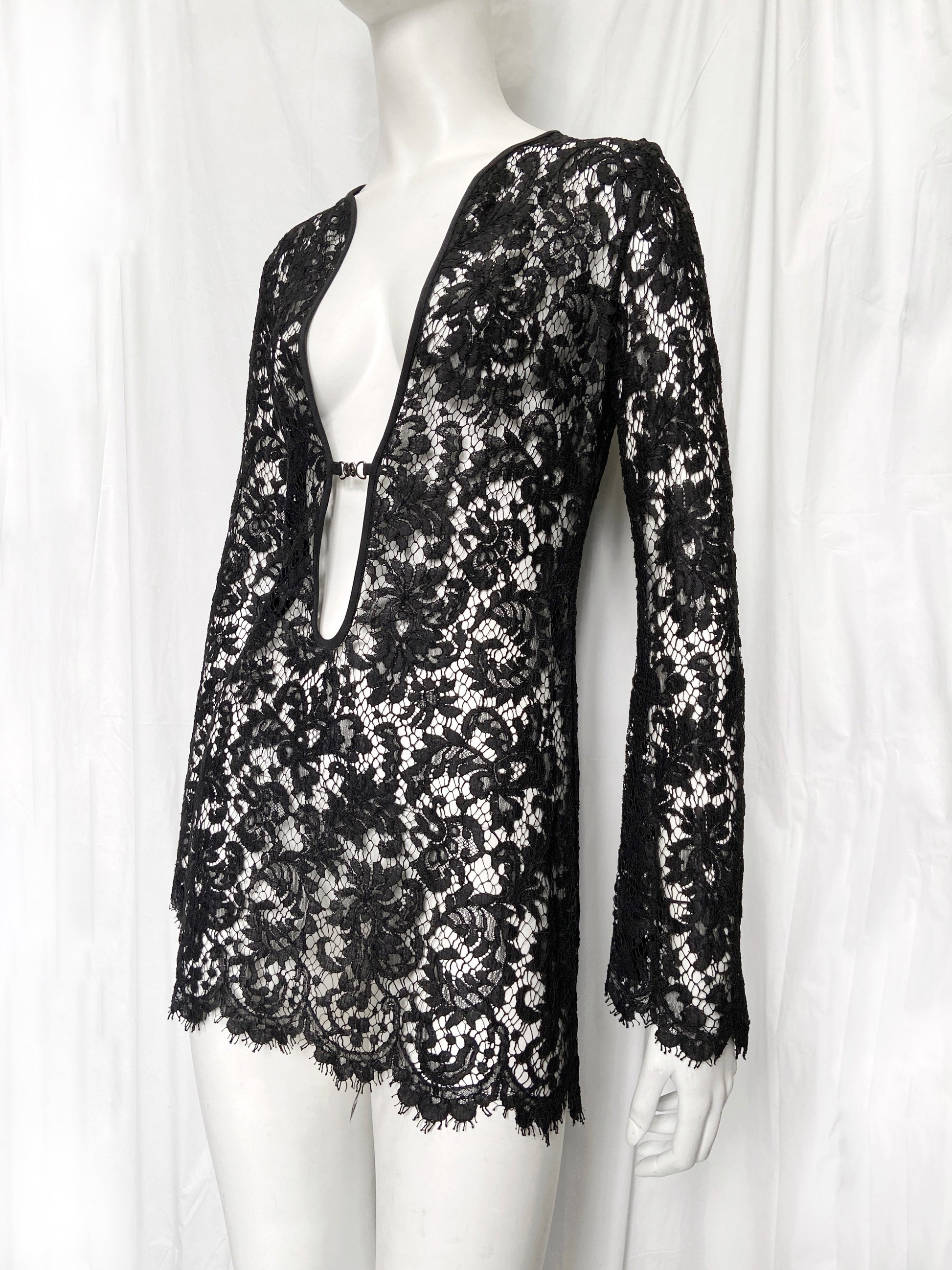 Gucci Spring 1996 Tom Ford Iconic Runway Floral Lace Mini Dress Dusty Archive Gucci Spring 1996 Tom Ford Iconic Runway Floral Lace Mini Dress Dusty Archive