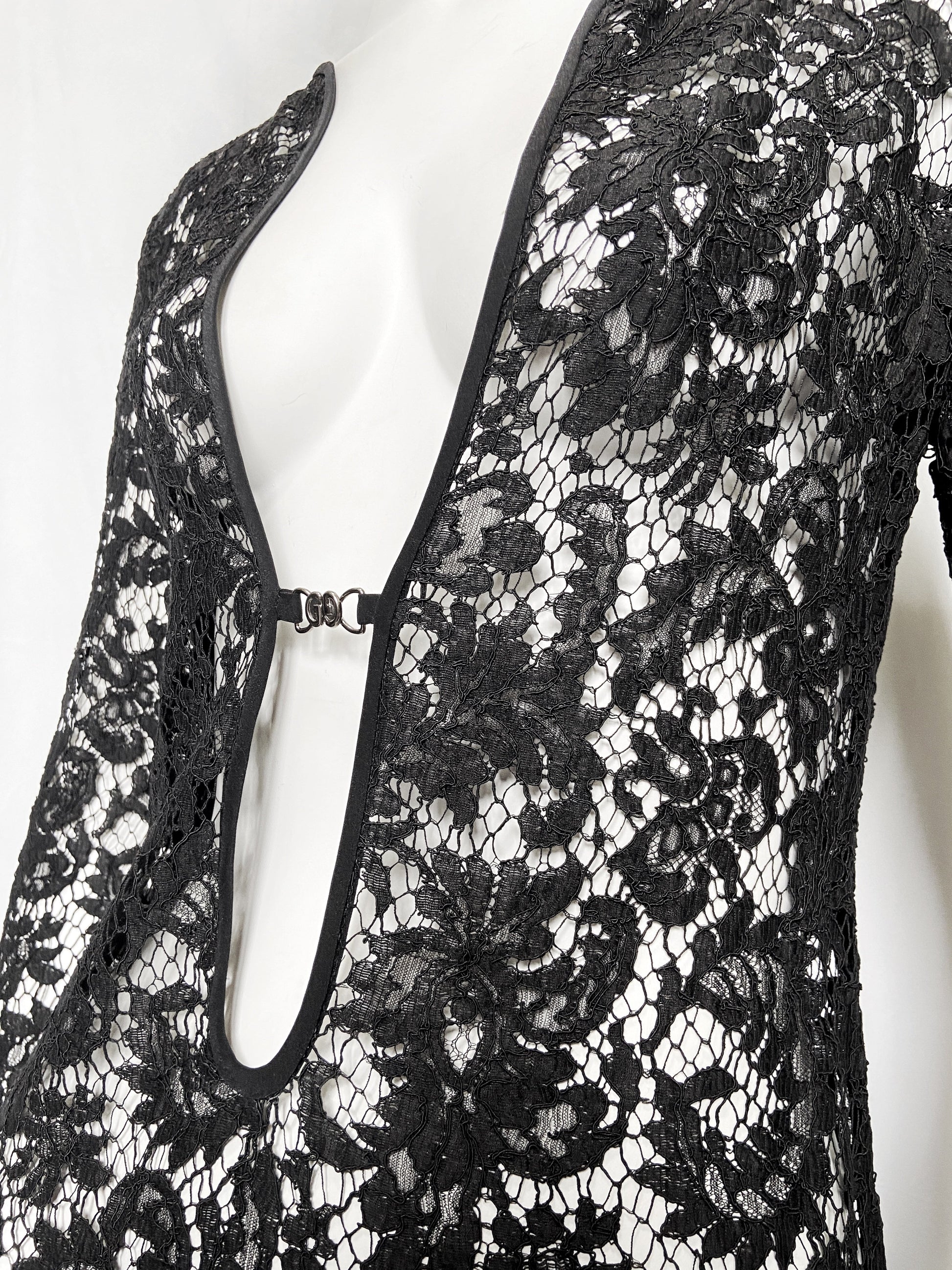 Gucci Spring 1996 Tom Ford Iconic Runway Floral Lace Mini Dress Dusty Archive Gucci Spring 1996 Tom Ford Iconic Runway Floral Lace Mini Dress Dusty Archive