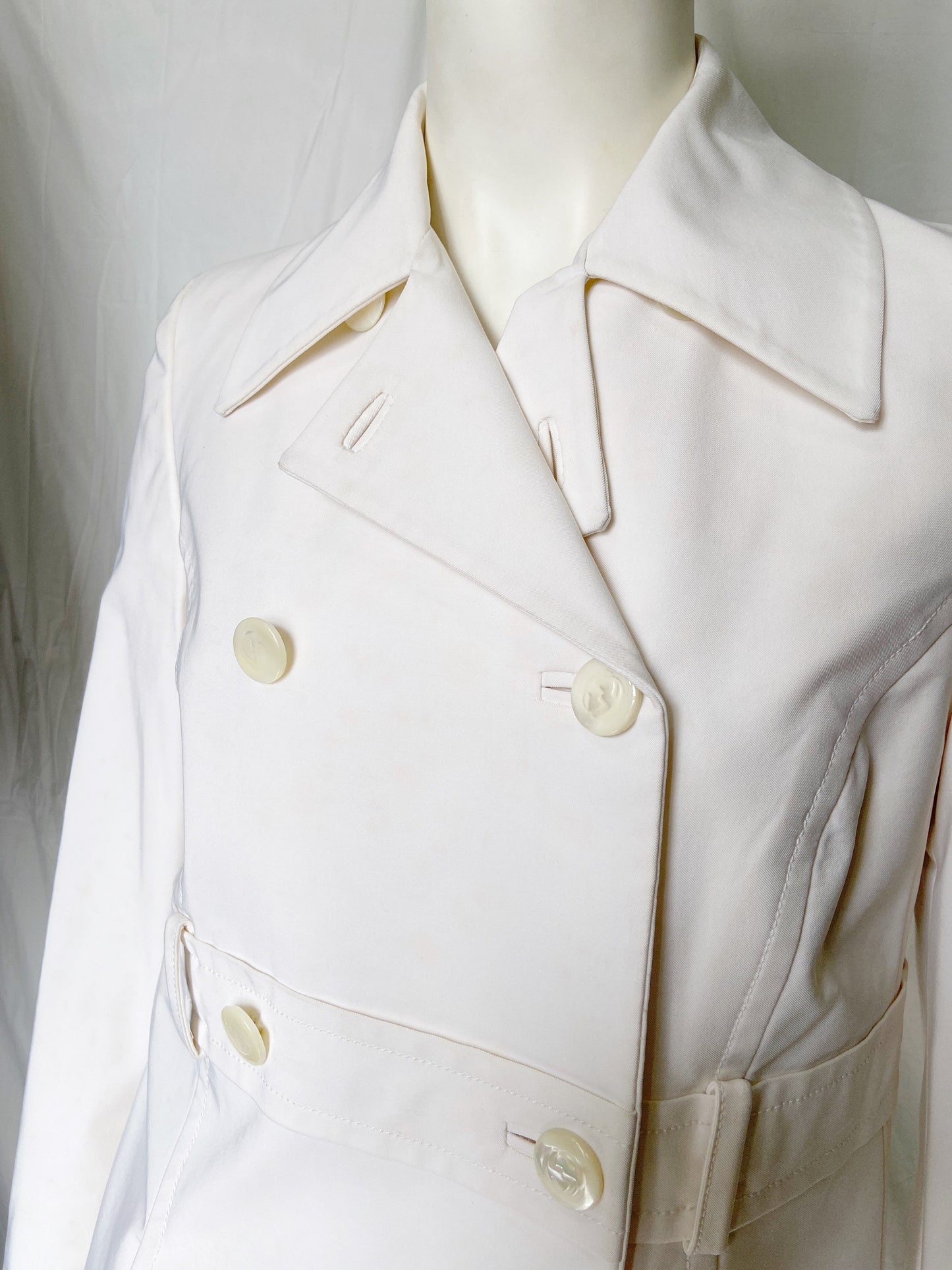 Gucci Spring 1996 Tom Ford Double-Breasted White Short Coat 38