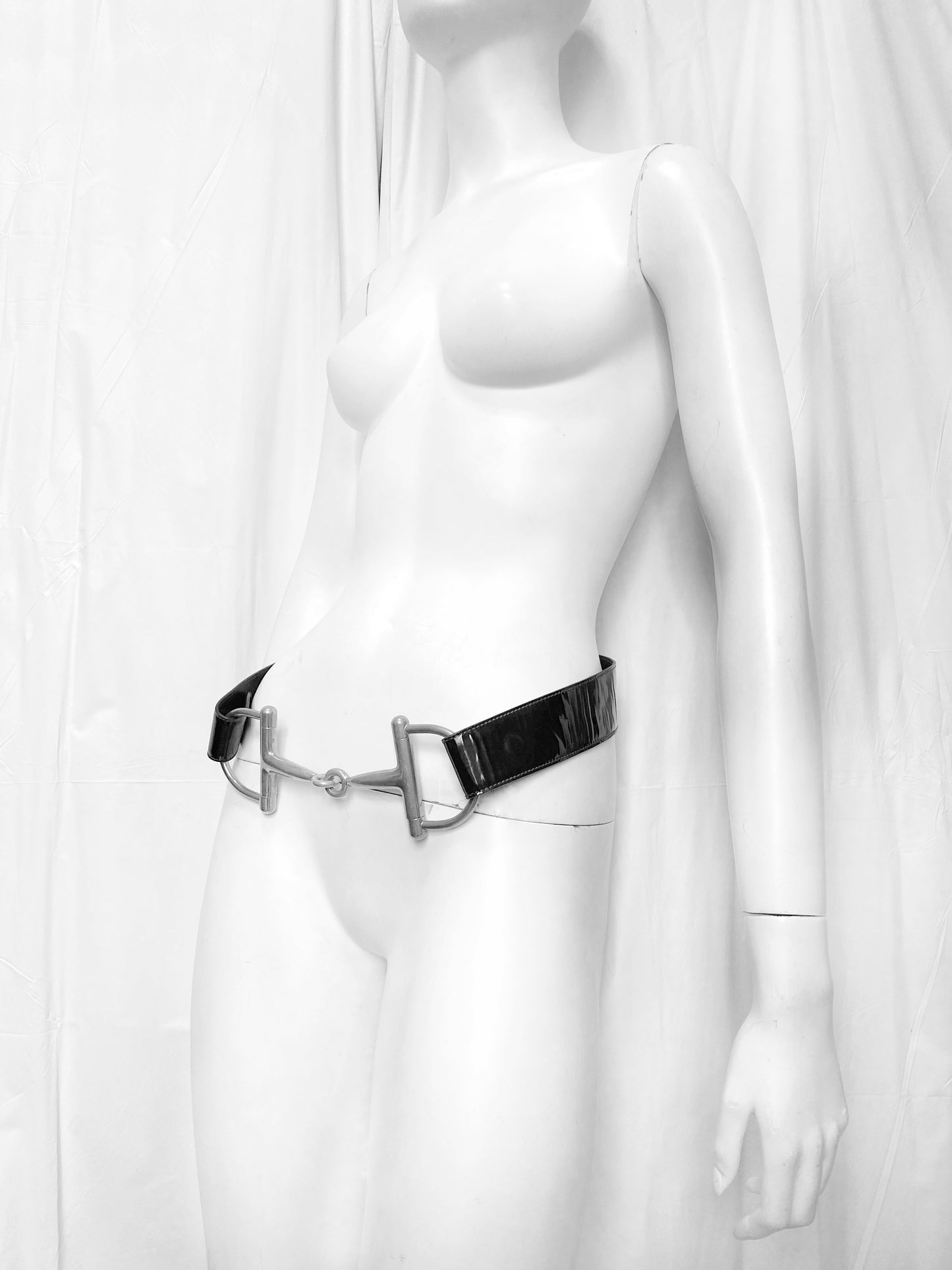 Gucci Fall 1995 Tom Ford Iconic Black Oversized Horsebit Patent Leather Belt 32