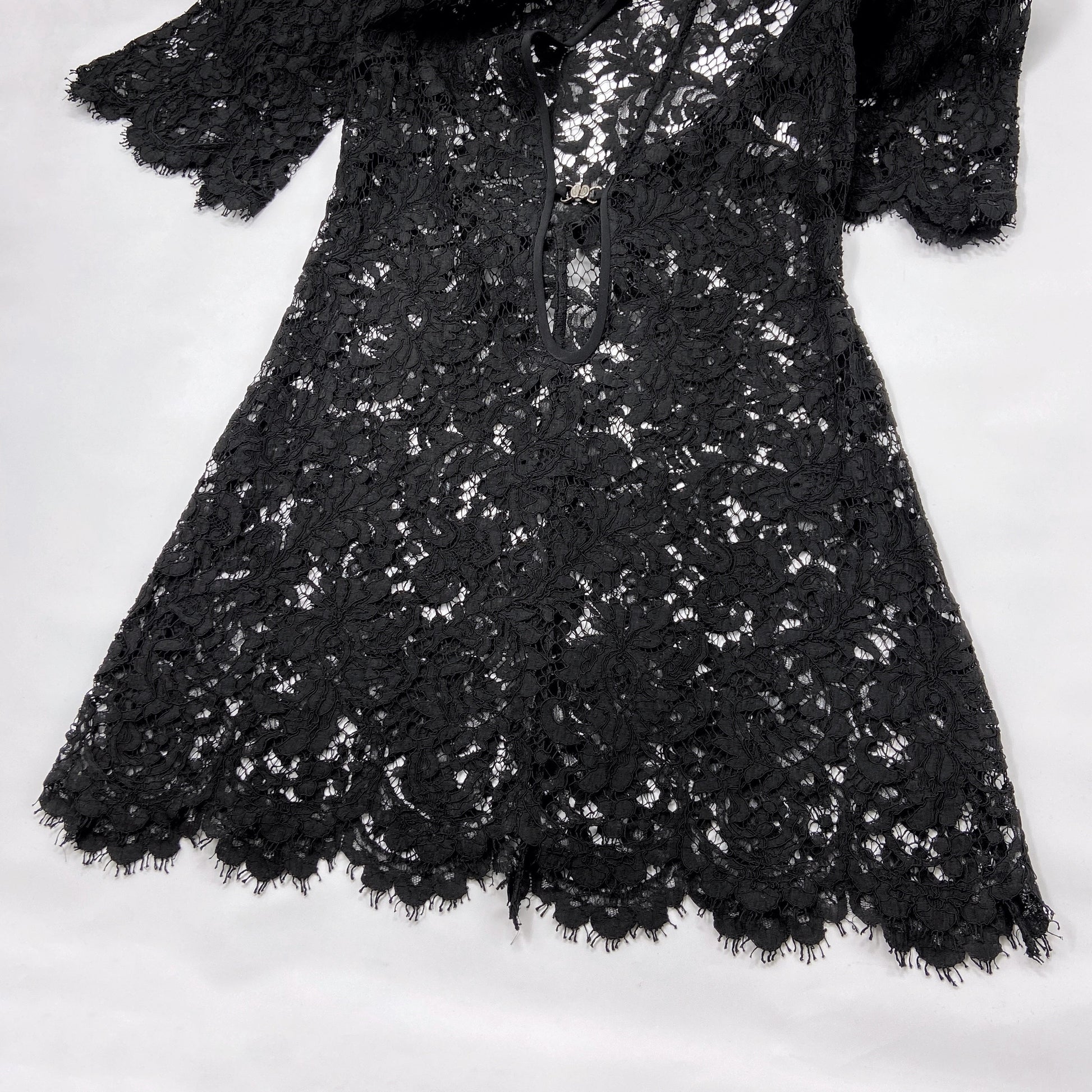 Gucci Spring 1996 Tom Ford Iconic Runway Floral Lace Mini Dress Dusty Archive Gucci Spring 1996 Tom Ford Iconic Runway Floral Lace Mini Dress Dusty Archive