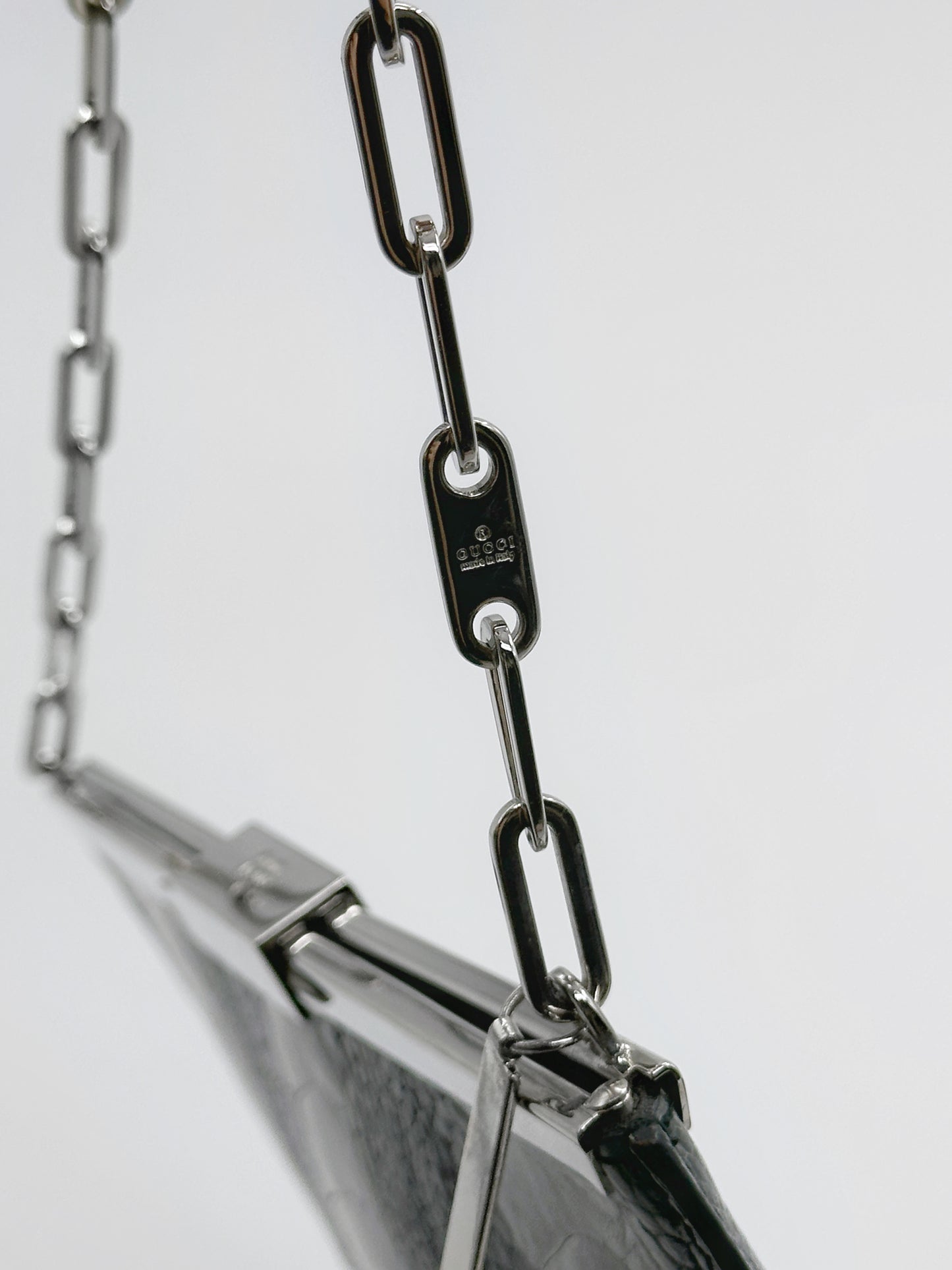 Gucci Spring 2000 Tom Ford Green & Silver Ostrich Leg Leather Chain Link Slim Clasp Clutch Bag