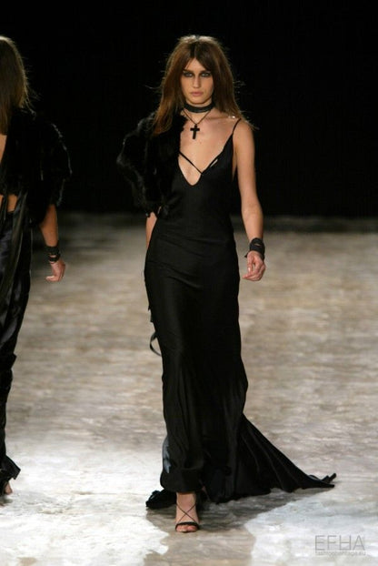 FINALE Gucci Fall 2002 Tom Ford Black Fitch Fur Pelt Stole with Leather & Silk Satin Ribbons