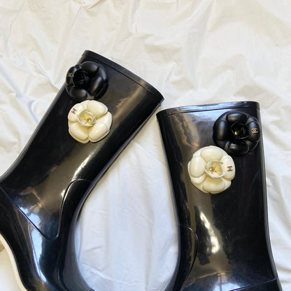 Chanel Karl black floral rainboots 37