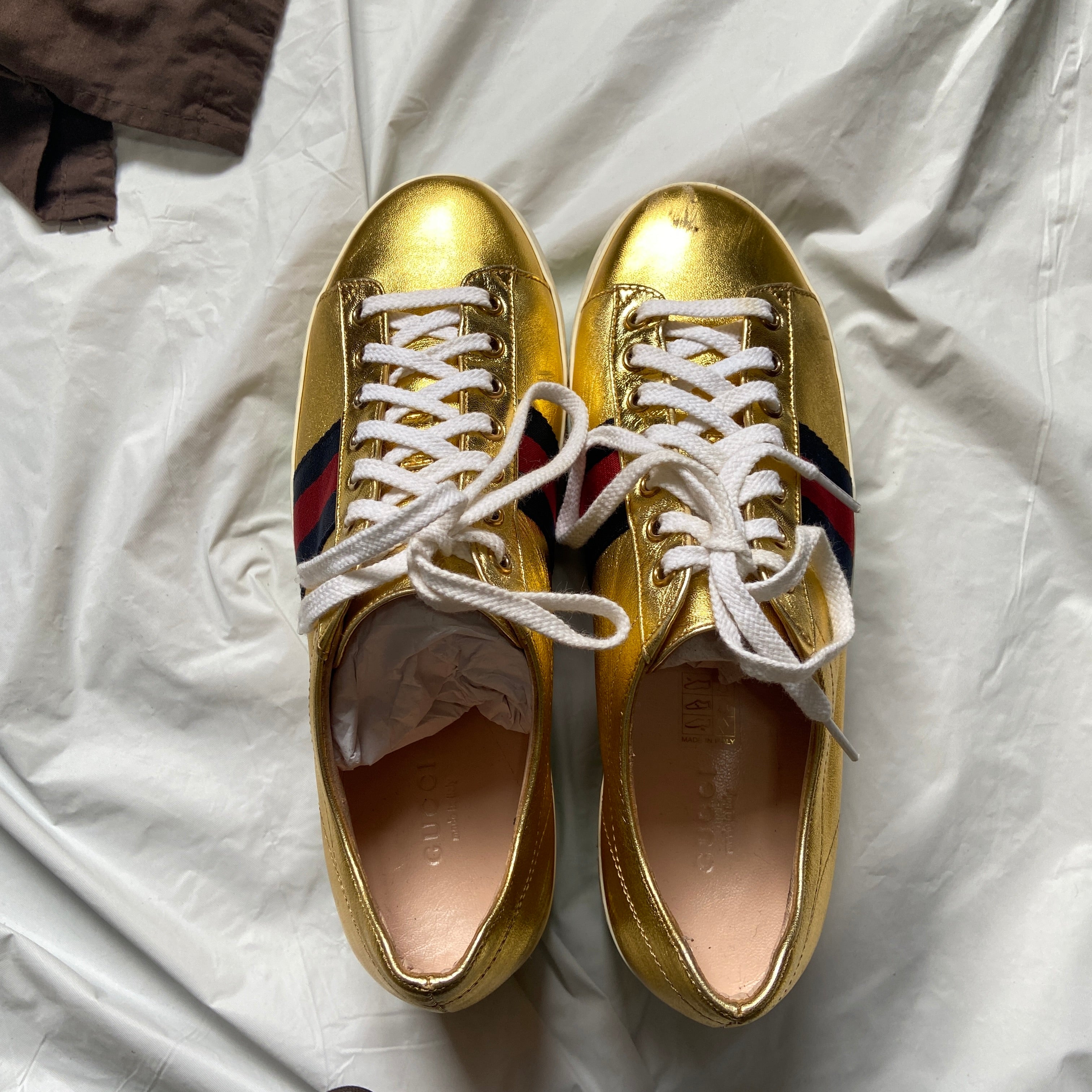 Gold gucci store tennis shoes